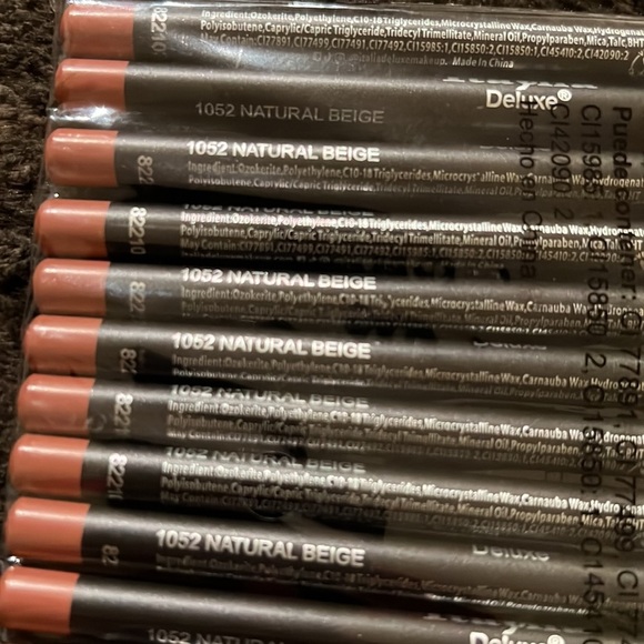 Italia Deluxe Other - UltraFine lip liner 1052 natural beige pencil